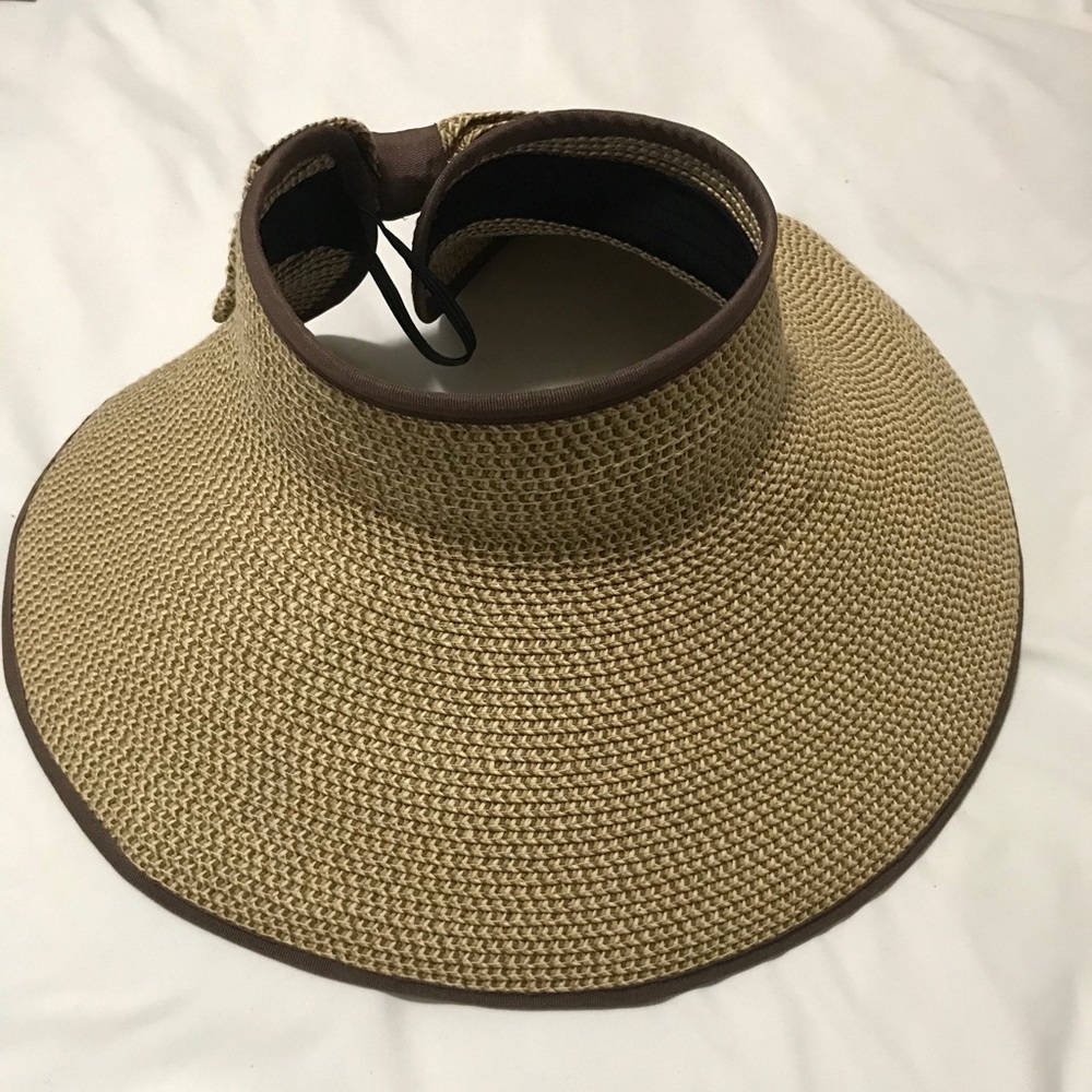 >Cute Disney sun hat!!